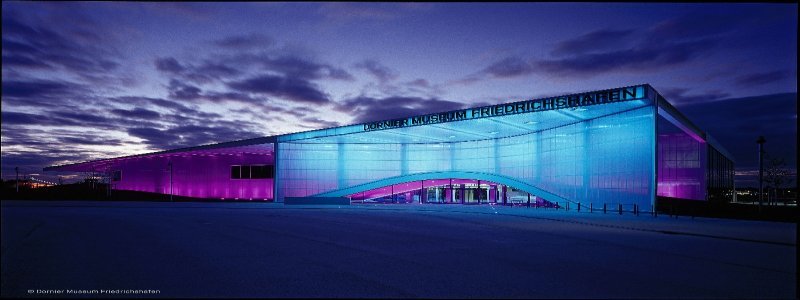 Aufnahme des Dornier-Museums bei Nacht