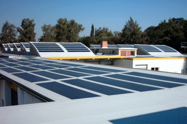 Dach der Kerzenfabrik Glafey mit EVALON® Solar