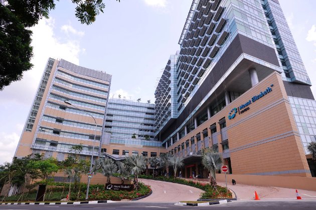 Parkway Novena Hospital: Frontalansicht des Gebäudes