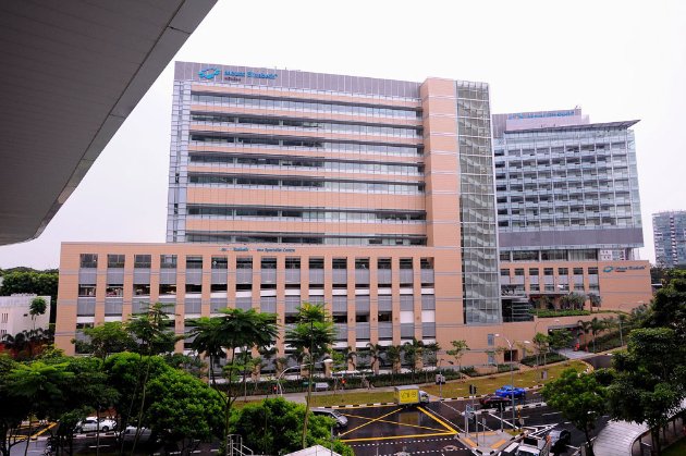 Parkway Novena Hospital: Frontalansicht des Gebäudes